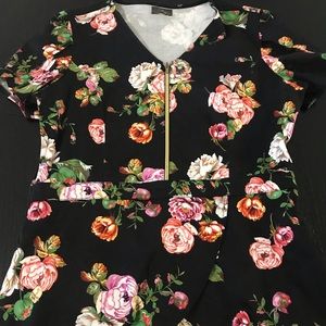 Jaanuu Tulip scrub top large